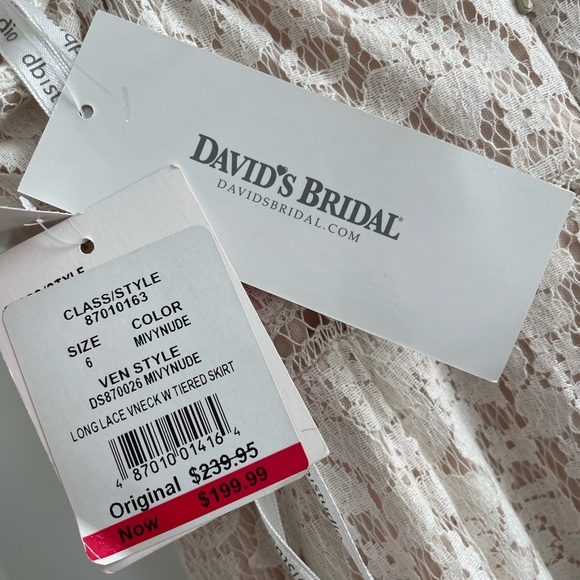 Long Lace Vneck W Tiered Skirt Wedding Dress - Picture 5 of 5